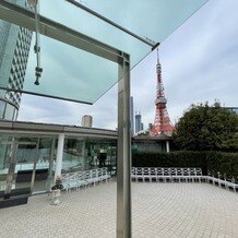 ザ・プリンス パークタワー東京の画像｜挙式会場入り口から見た東京タワー