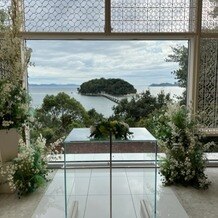 GAMAGORI &nbsp;CLASSIC HOTEL（蒲郡クラシックホテル）の画像｜チャペルから見える竹島。