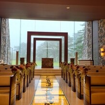 軽井沢プリンスホテル　フォレスターナ軽井沢の画像｜ガラスを通して軽井沢の緑を感じられます。