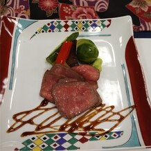 石苔亭いしだの写真｜新郎新婦が入刀したお肉料理。食べた瞬間とろけるような美味しさでした。