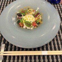 ララシャンス　博多の森の画像｜周りにえび、かに、キャビア、旬の野菜、中央に玉ねぎを使ったソースで、オリジナルオイルがけでした！