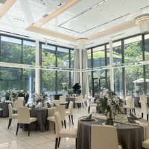 ララシャンス　博多の森の写真｜窓が大きくガーデンが広いため奥行きがあります。緑に囲まれているため空が見える範囲が狭く雨や曇りでも◎