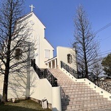 キャナルサイド　ララシャンスの写真｜2階建てでバリアフリー、親族控室も完備、前室も備えた本格的なチャペル。特許取得のオリジナルの演出も