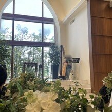 キャナルサイド　ララシャンスの写真｜チャペルには大きな窓があり、自然光たっぷりでした！