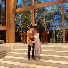 ララシャンス迎賓館の写真｜広いチャペルで写真撮影