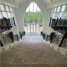 ララシャンス　太陽の丘の写真｜チャペルから繋がる大階段は、外の景色含めとても素敵でした。