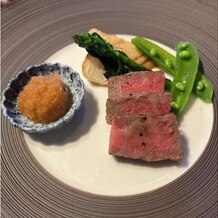 THE FUJIYA GOHONJIN（藤屋御本陳）の写真｜試食したメインの信州牛フィレ肉。付け合わせの七味おろしぽん酢がさっぱりとした味付け。