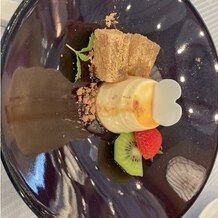 神戸メリケンパークオリエンタルホテルの画像｜デザートプレートに加えてウエディングケーキがありました。