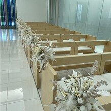 神戸メリケンパークオリエンタルホテルの画像｜マリンホールの椅子と装花