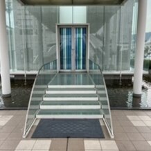 神戸メリケンパークオリエンタルホテルの画像｜参列者が入る入口の景色