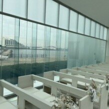神戸メリケンパークオリエンタルホテルの画像｜ガラスが反射ガラスに切り替わる様子