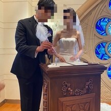 東京アフロディテの画像｜結婚証明書にサインするシーン。