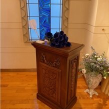 東京アフロディテの画像｜チャペルでのブーケは青い薔薇を選べます。