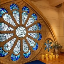 東京アフロディテの画像｜ステンドグラスは教会で使われていてものです。