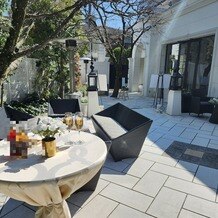 白金迎賓館 アートグレイスクラブの画像｜1階披露宴会場の外
こちらでウェルカムフードドリンクを摘まんで雰囲気ほぐれていただけるそう