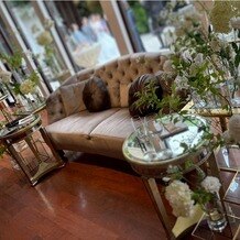 白金迎賓館 アートグレイスクラブの写真｜18万円のメインテーブル装花