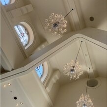 アートグレイス・ポートサイドヴィラの画像｜天井とシャンデリア