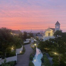 アートグレイス ウエディングコースト 大阪の画像｜夕日が沈む頃のチャペル