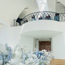 アートグレイス　ウエディングコースト　東京ベイの画像｜合唱団の方々。入場入り口の上にいます。