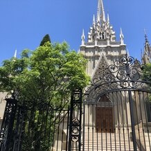 セントグレース大聖堂の画像｜外から見た大聖堂。青空がに映えます。