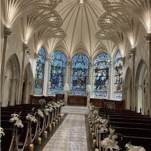 セントグレース大聖堂の画像｜大理石のバージンロードは適度に反射してとても綺麗です