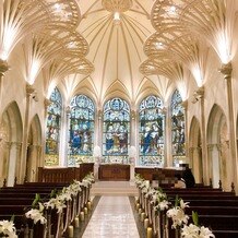 セントグレース大聖堂の画像｜ステンドグラスがとても素敵なチャペルです。