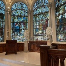 セントグレース大聖堂の画像｜挙式日当日のチャペル内(祭壇)