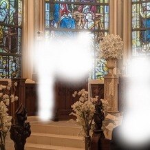 セントグレース大聖堂の画像｜皆様の前で結婚証明書にサインします。
