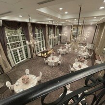 アプローズスクエア 名古屋迎賓館の画像｜披露宴会場（階段上からのアングル）