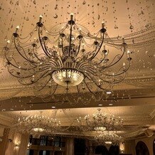 湘南迎賓館の画像｜このシャンデリアの豪華さがすてき！