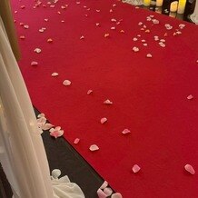 セント・ラファエロチャペル御堂筋の画像｜退場する時にフラワーシャワーをしました。写真はまだ届いていませんがおそらく映えていると思います