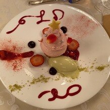 ザ・リッツ・カールトン大阪の画像｜特にピスタチオのアイスが非常に美味しくて、テーブル内でも好評でした。