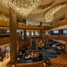 横浜ベイシェラトン ホテル＆タワーズの写真｜ホテルロビー
大階段
