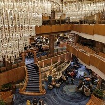 横浜ベイシェラトン ホテル＆タワーズの画像｜ホテルロビーの写真です。