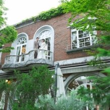 神戸旧居留地　ＶＩＬＬＡＢＬＡＮＣＨＥ　（ヴィラブランシュ）の画像｜チャペルの窓は開けることができ、外に出て写真を撮ることも出来ます。