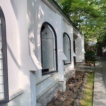 旧軽井沢礼拝堂 旧軽井沢ホテル音羽ノ森の画像｜教会横の道