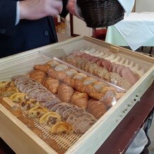 旧軽井沢礼拝堂 旧軽井沢ホテル音羽ノ森の写真｜朝食のパン。好きなだけ選べます。