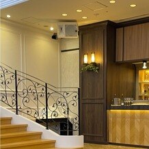 ハミルトンホテル　ＫＡＺＵＳＡの写真｜披露宴会場の階段とドリンクが用意されている場所の一部です