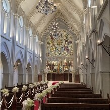 伊勢山ヒルズの画像｜ステンドグラスが素敵な大聖堂の様子です。