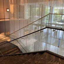 ウェスティンホテル仙台の写真｜階段で前撮り可能