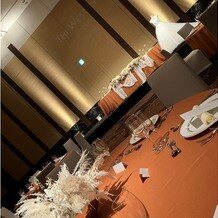 ウェスティンホテル仙台の写真｜試食会会場です。
音楽や照明での演出後に食事が運ばれてきました。