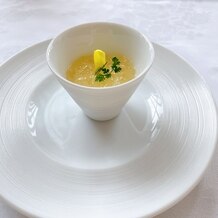 アルモニーアンブラッセ ウエディングホテルの画像｜試食の1品目
季節オニオンを使ったもの
飲みやすい