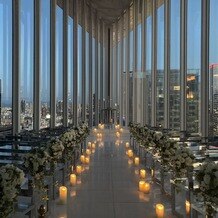 アルモニーアンブラッセ ウエディングホテルの画像｜全体がガラス張りで大阪の夜景が一望できます。