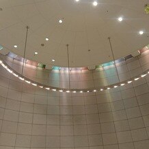 グランドニッコー東京 台場の画像｜チャペルルミエールは小さな造りですが、天井がかなり高いので圧迫感はありません