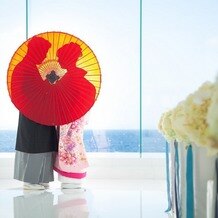 エシェル ドゥ アンジェの写真｜海をバックに和装での前撮り