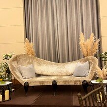 ホテルグランドティアラ南名古屋の写真｜新郎新婦のソファ席