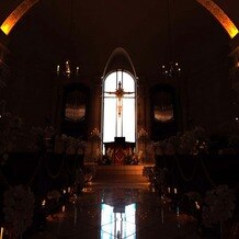 ノートルダム秋田 Notre Dame AKITAの写真｜何通りものライティング調整ができるらしく、キャンドルナイトみたいで幻想的でステキでした！