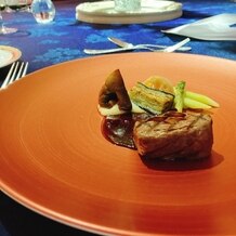 ホテルグランヴィア岡山の写真｜お肉料理。お皿がとても綺麗。