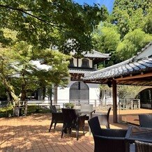 SHOZAN &nbsp;RESORT &nbsp;KYOTO（しょうざんリゾート京都）の画像｜ウッドデッキにてデザートビュッフェも可能とのことです◎