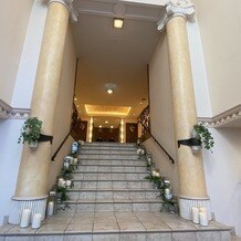 南青山ル・アンジェ教会の画像｜チャペルへ向かう階段